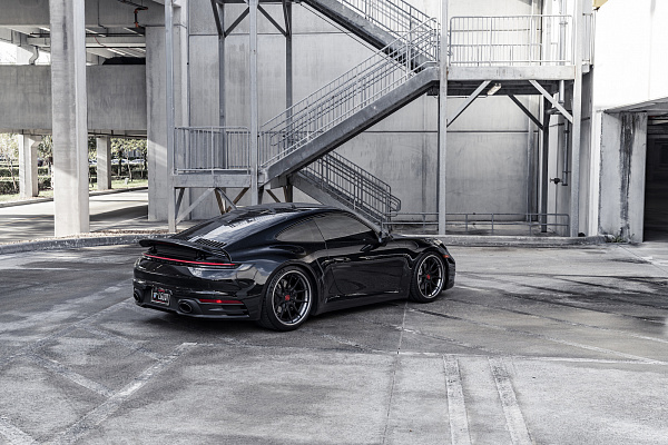 Фото дисков Strasse Wheels SV5 Deep Concave FS Черный сатин на Porsche 911 VIII