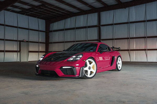 Фото дисков Brixton Forged TR04 Белый глянец на Porsche Cayman III