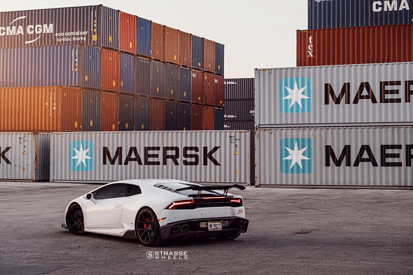 Фото дисков Strasse Wheels SM5R Deep Concave Monoblock Черный глянец на Lamborghini Huracan
