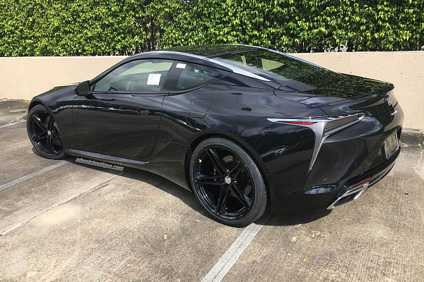 Фото дисков HRE P207 Черный глянец на Lexus LC 500