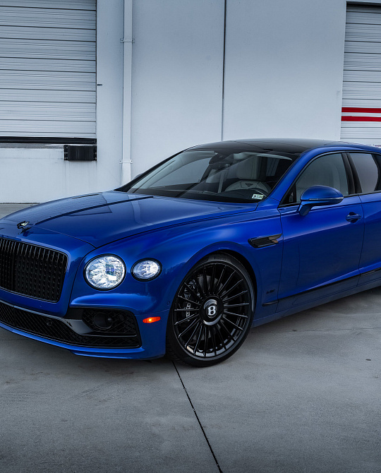 Фото дисков S17-13 Черный глянец на Bentley Flying Spur III