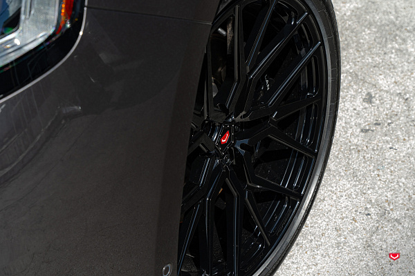 Фото дисков Vossen M-X3 Черный глянец на Land Rover Range Rover V