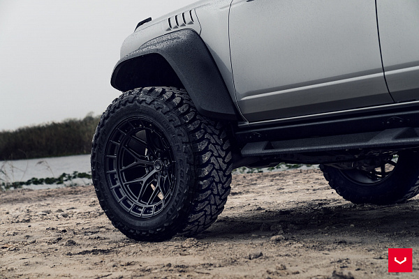 Фото дисков Vossen HFX-1 (6-Lug) Черный глянец на Ford Bronco