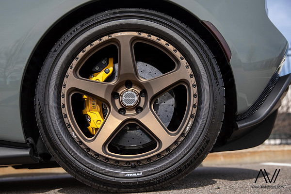 Фото дисков Brixton Forged TR05 Сатиновая бронза на Ferrari 296
