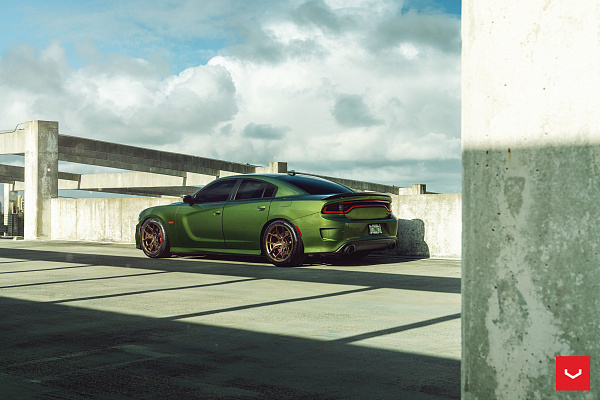 Фото дисков Vossen HF-5 Сатиновая бронза на Dodge Charger VII