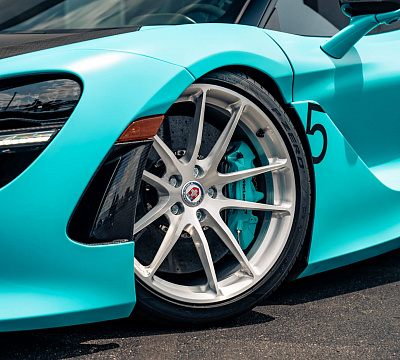 Фото дисков HRE P104 на McLaren 720S
