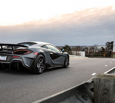 Фото дисков Brixton Forged PF9 на McLaren 600