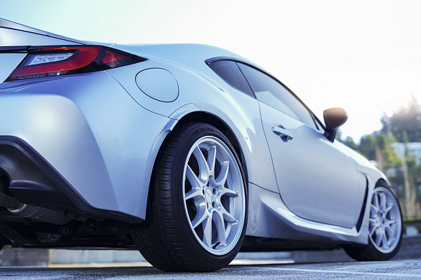 Фото дисков Rotiform LTN-J Серебро на Subaru BRZ II