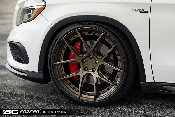 Фото дисков BC Forged HCA381 Сатиновая бронза на Mercedes-Benz GLA (X156)