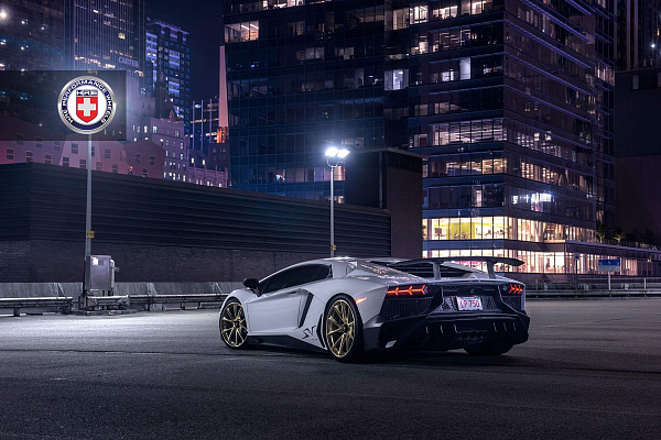 Фото дисков HRE P204 Глянцевое золото на Lamborghini Aventador