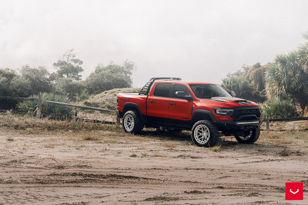Фото дисков Vossen HFX-1 (6-Lug) Серебро на Ram 1500 V