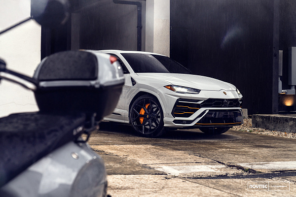 Фото дисков NOVITEC NL4 Черный глянец на Lamborghini Urus