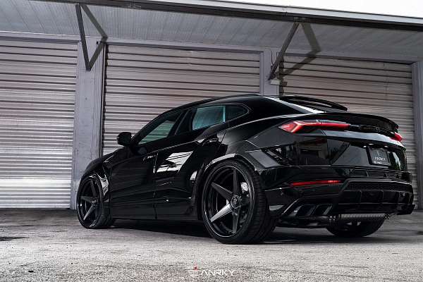 Фото дисков Anrky RS5.3 Черный сатин на Lamborghini Urus