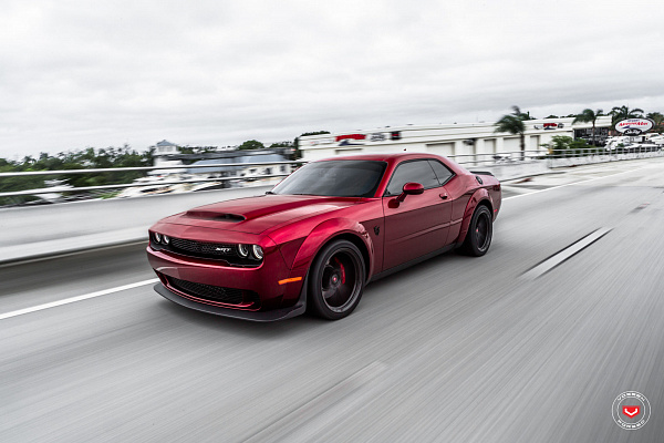 Фото дисков Vossen M-X2 Глянцевый темный лак на Dodge Challenger III