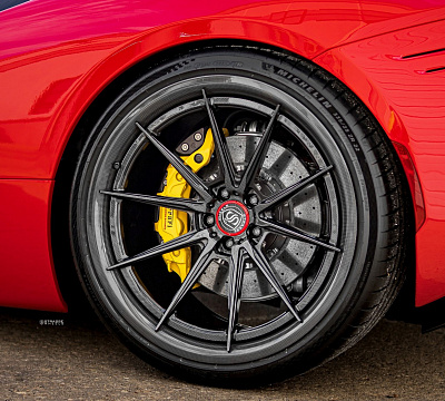 Фото дисков Savini SV10 на Ferrari SF90