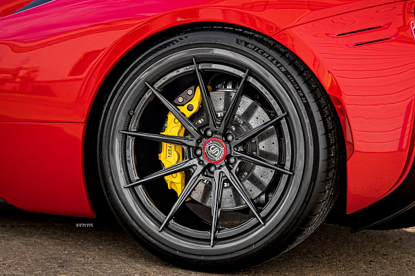 Фото дисков Savini SV10 Другой цвет на Ferrari SF90
