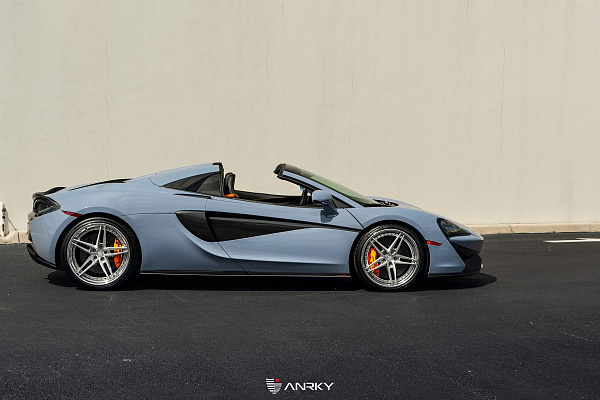 Фото дисков Anrky AN37 Глянцевый лак на McLaren 570S