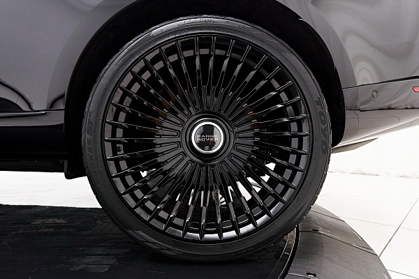 Фото дисков Giovanna Tulum Черный глянец на Land Rover Range Rover V