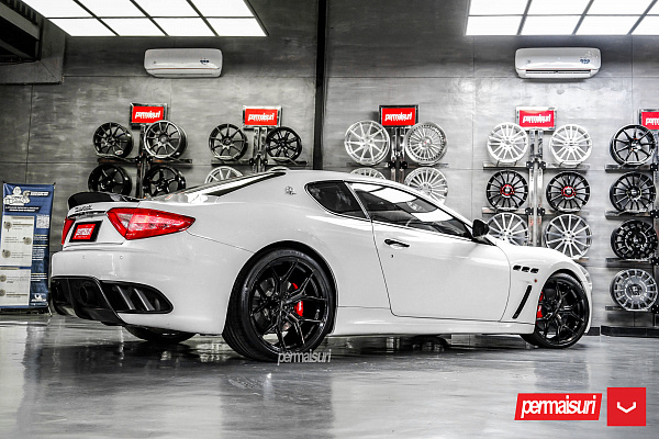 Фото дисков Vossen HF-5 Черный глянец на Maserati GranTurismo I