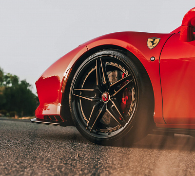 Фото дисков HRE S107SC на Ferrari F8