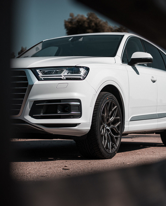 Фото дисков HF-2 Сатиновый графит на Audi Q7 (4M)