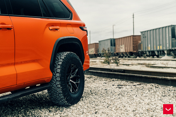 Фото дисков Vossen HF6-4 Глянцевый темный лак на Toyota Sequoia III