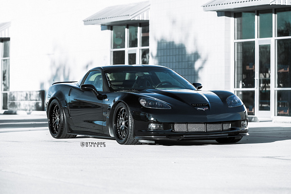 Фото дисков Strasse Wheels R10 Signature Другой цвет на Chevrolet Corvette C6