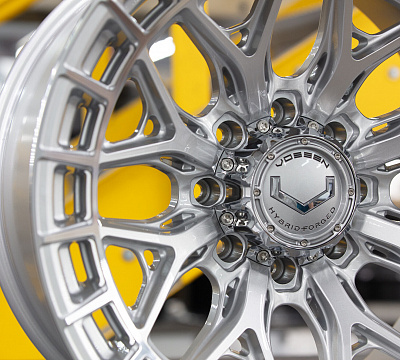 Vossen HFX-1 (8-Lug)