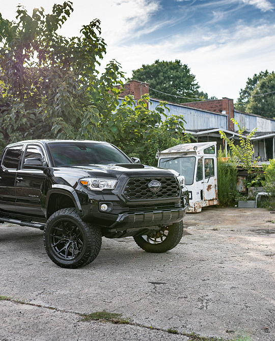 Фото дисков HF6-4 Черный глянец на Toyota Tacoma III