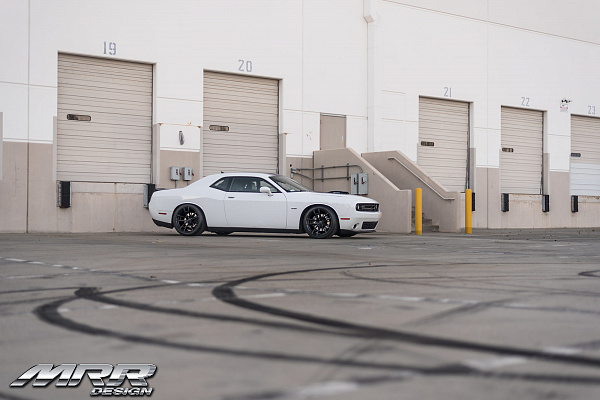 Фото дисков MRR M392 Черный сатин на Dodge Challenger III