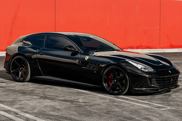 Фото дисков Anrky RS5.1 Черный глянец на Ferrari GTC4Lusso