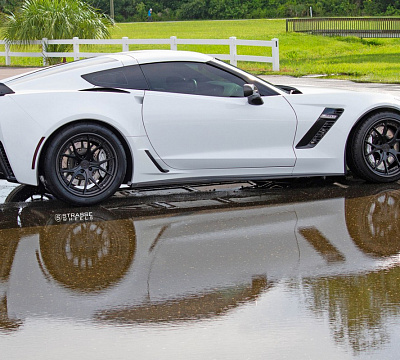 Фото дисков Strasse Wheels SM5R Deep Concave FS на Chevrolet Corvette C7