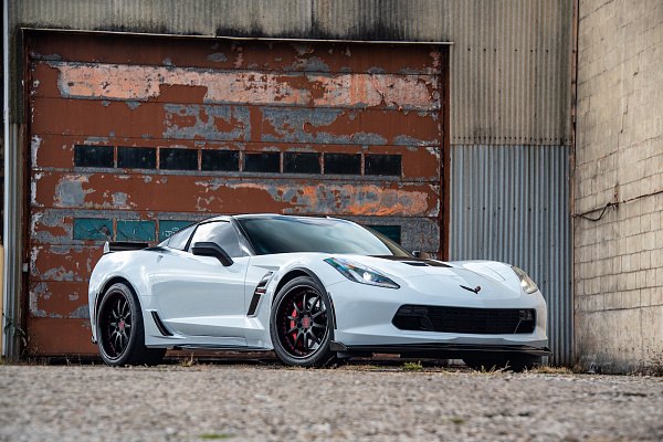 Фото дисков Strasse Wheels R10 Signature Черный сатин на Chevrolet Corvette C7