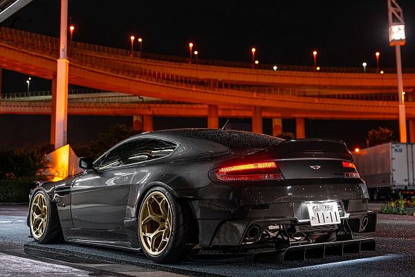 Фото дисков Radi8 Raijin Глянцевая шампань на Aston Martin Vantage 3
