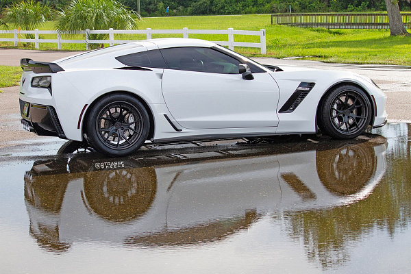 Фото дисков Strasse Wheels SM5R Deep Concave FS Другой цвет на Chevrolet Corvette C7
