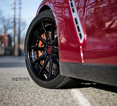 Фото дисков Strasse Wheels R10 Deep Concave FS на Nissan GT-R