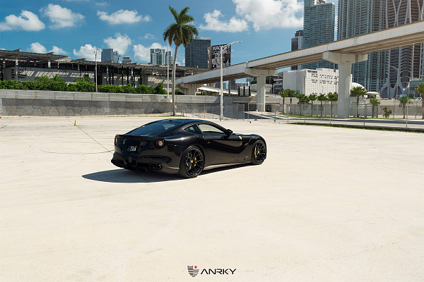 Фото дисков Anrky AN12 Черный глянец на Ferrari F12