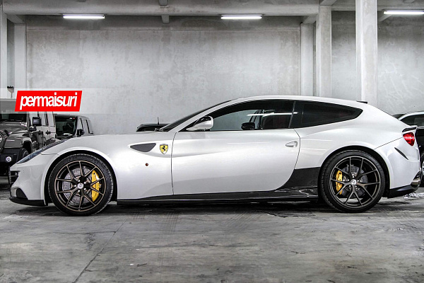 Фото дисков HRE P101 Сатиновая бронза на Ferrari FF