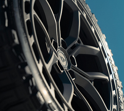 Фото дисков Vossen UV-X на Land Rover Defender II