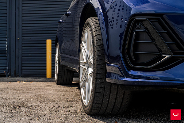 Фото дисков Vossen HF-7 Серебро на Audi Q3 (F3)