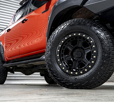 Фото дисков Black Rhino RENO на Toyota Hilux VIII