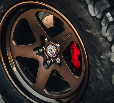 Фото дисков HRE 527 на Jeep Wrangler IV (JL)