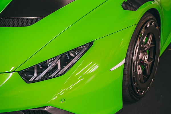 Фото дисков Brixton Forged PF7 Aerotech Глянцевый графит на Lamborghini Huracan