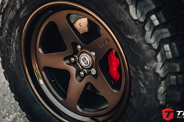 Фото дисков HRE 527 Глянцевая бронза на Jeep Wrangler IV (JL)