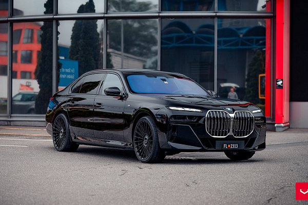 Фото дисков Vossen HF-8 Черный глянец на BMW 7 (G70)
