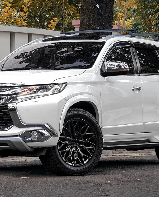 Фото дисков HF6-3 Черный глянец на Mitsubishi Pajero Sport III