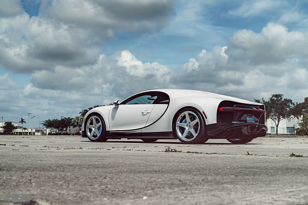 Фото дисков 1886 Wheels S005 Сатиновый лак на Bugatti Chiron