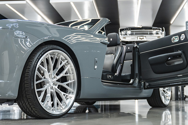 Фото дисков Anrky AN30 Глянцевый лак на Rolls-Royce Wraith
