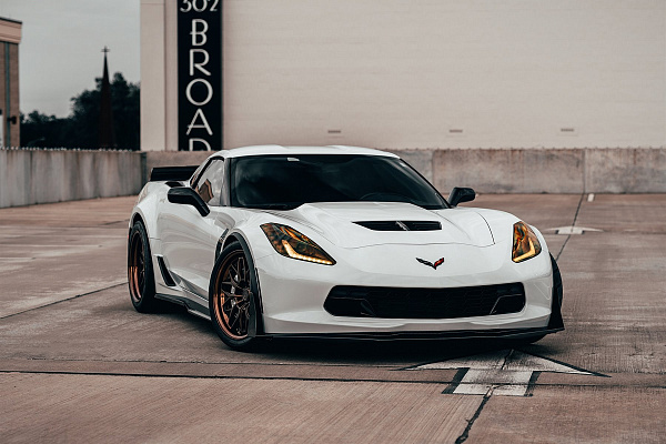 Фото дисков Anrky RS1 Сатиновая темная бронза на Chevrolet Corvette C7