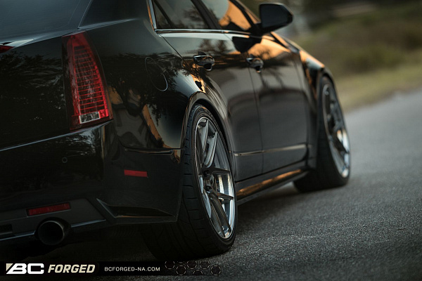 Фото дисков BC Forged HCS02 Глянцевый темный лак на Cadillac CTS II